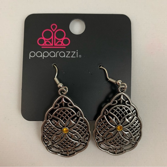 NEW Paparazzi Paradise Picnic Yellow Dangle Earrings - Picture 1 of 6